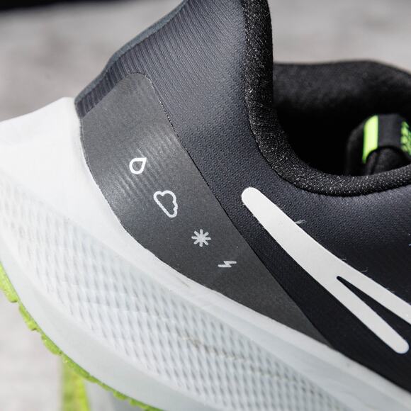 Nike Air Zoom Pegasus 39 Shield Black Green Running Shoes Mens 11 DO7625-002 - Picture 10 of 16